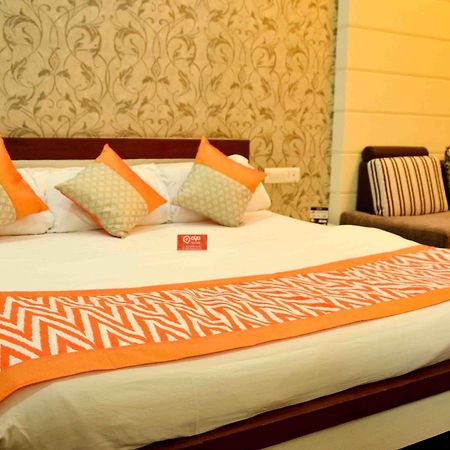 Oyo 742 Hotel Kings Park Индор Екстериор снимка