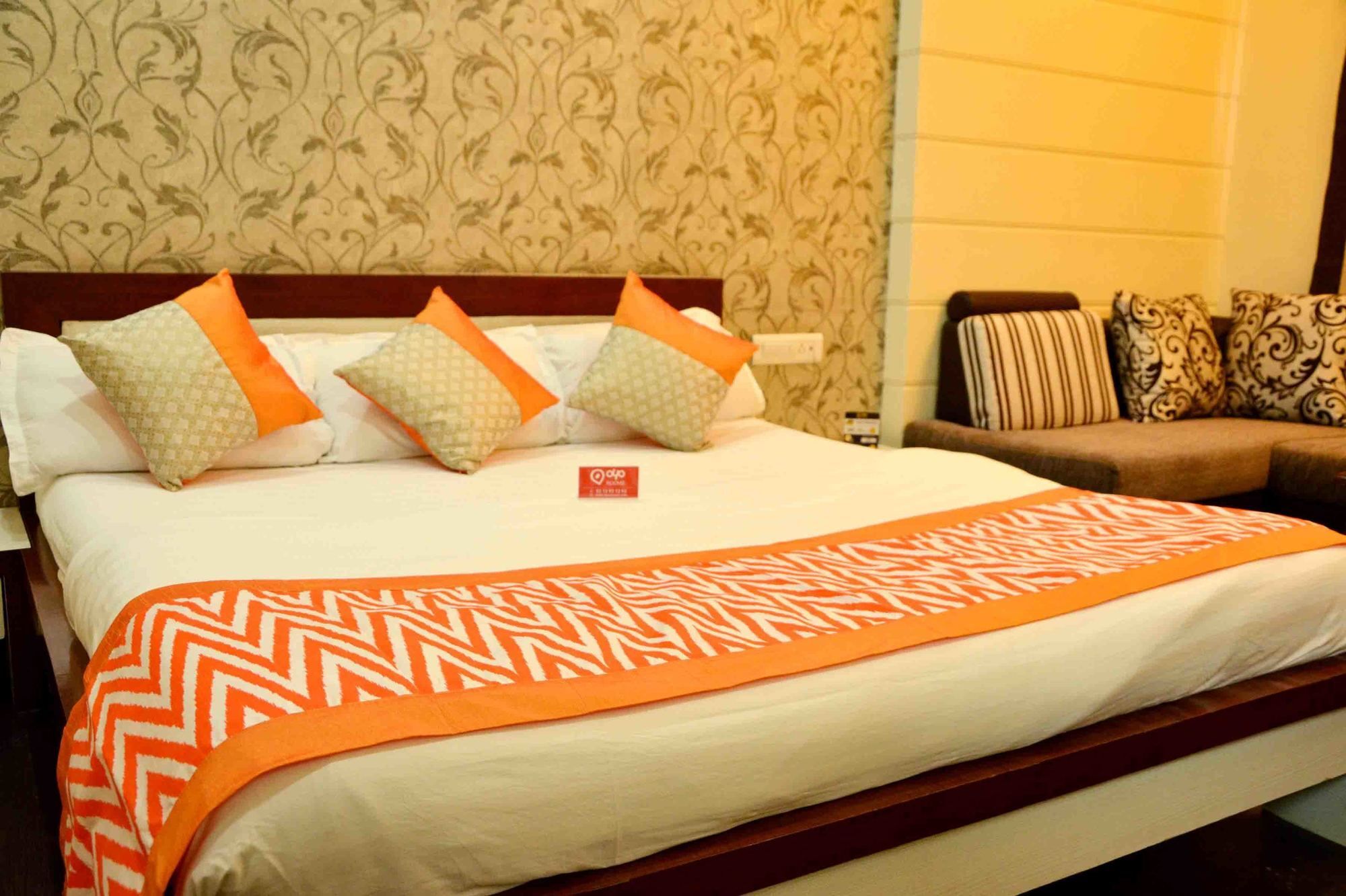 Oyo 742 Hotel Kings Park Индор Екстериор снимка
