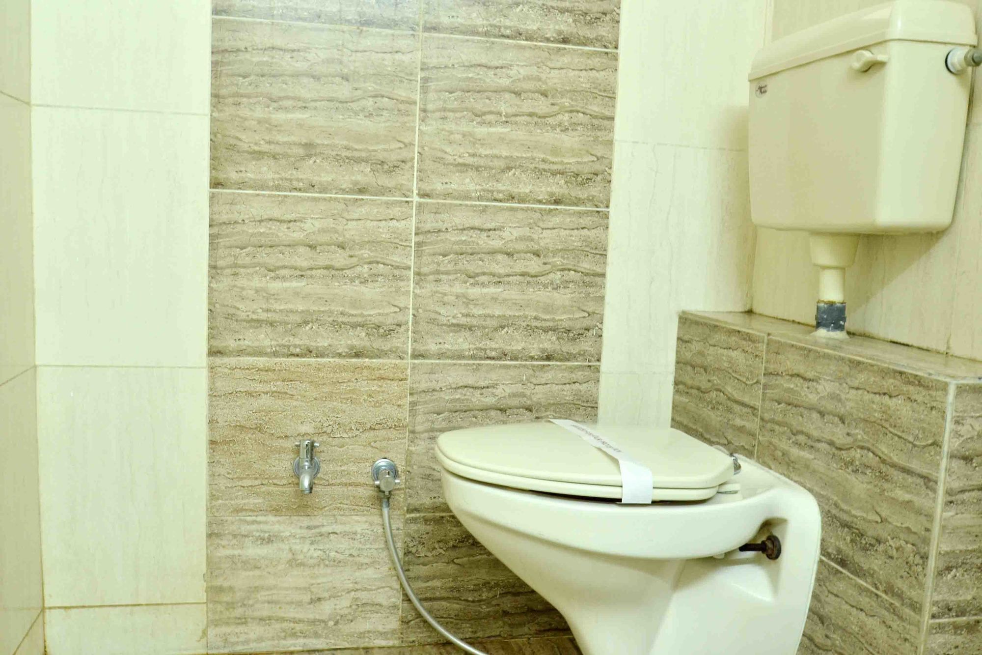 Oyo 742 Hotel Kings Park Индор Екстериор снимка